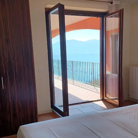 Apartment In Oggebbio With Lake Maggiore Views Apartmán